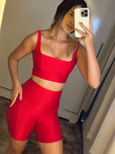 Blusa preta Marthi e conjunto Short vermelho